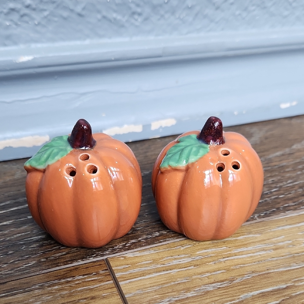 Pumpkin Salt & Pepper Shakers Orange Green Brown